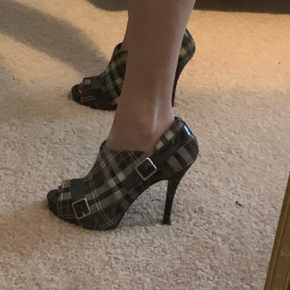 Heeled peep-toe booties